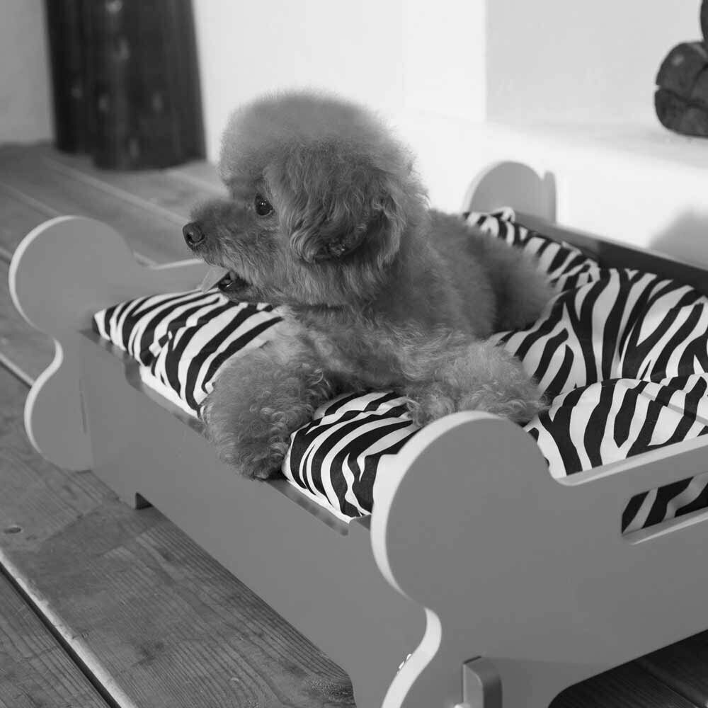 Udobno ležišče - lesena postelja za pse