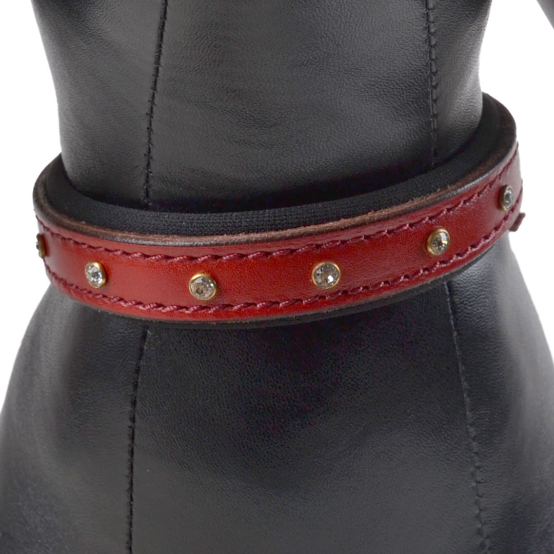 Usnjena ovratnica s kristali Swarovski - rdeča barva, udobno nošenje