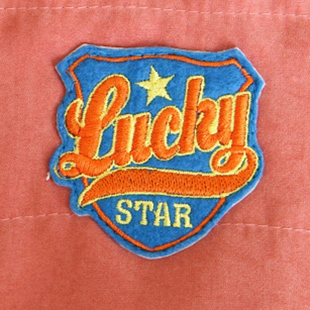 Moderni našitek - športna jakna za psa "Lucky Star" - rdeča barva